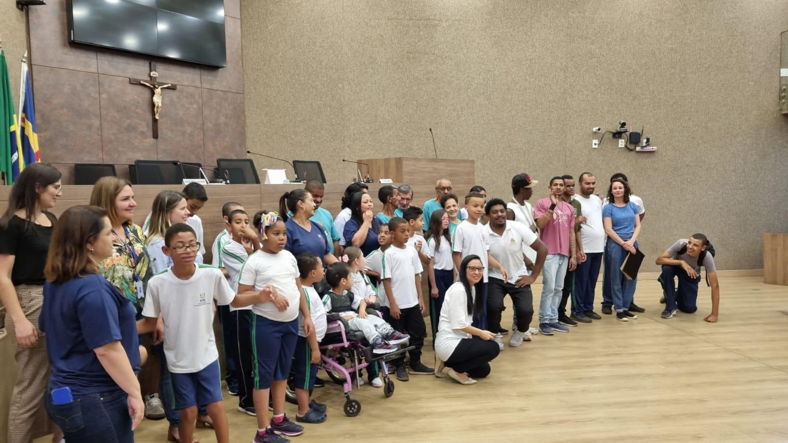 Alunos da Apae visitam a Câmara de Itabirito