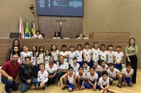 Alunos da Escola “Vovozinha” visitam a Câmara Municipal de Itabirito