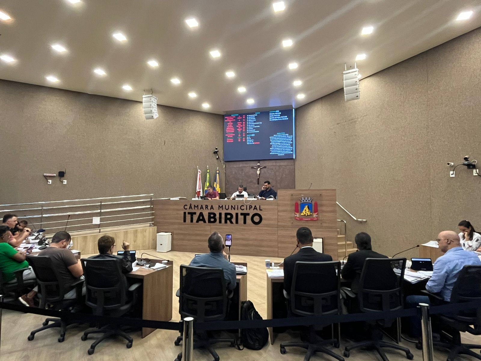 Câmara de Itabirito aprova projetos e recebe novas proposições em reunião ordinária