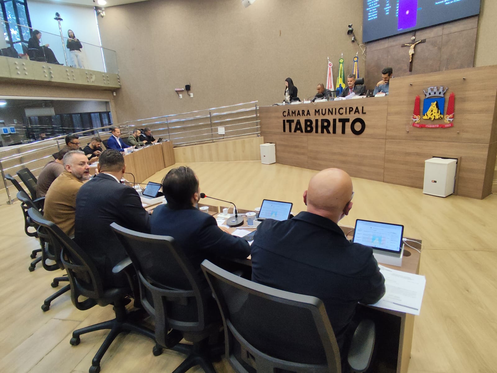 Câmara de Itabirito avança na análise de projetos durante reunião ordinária