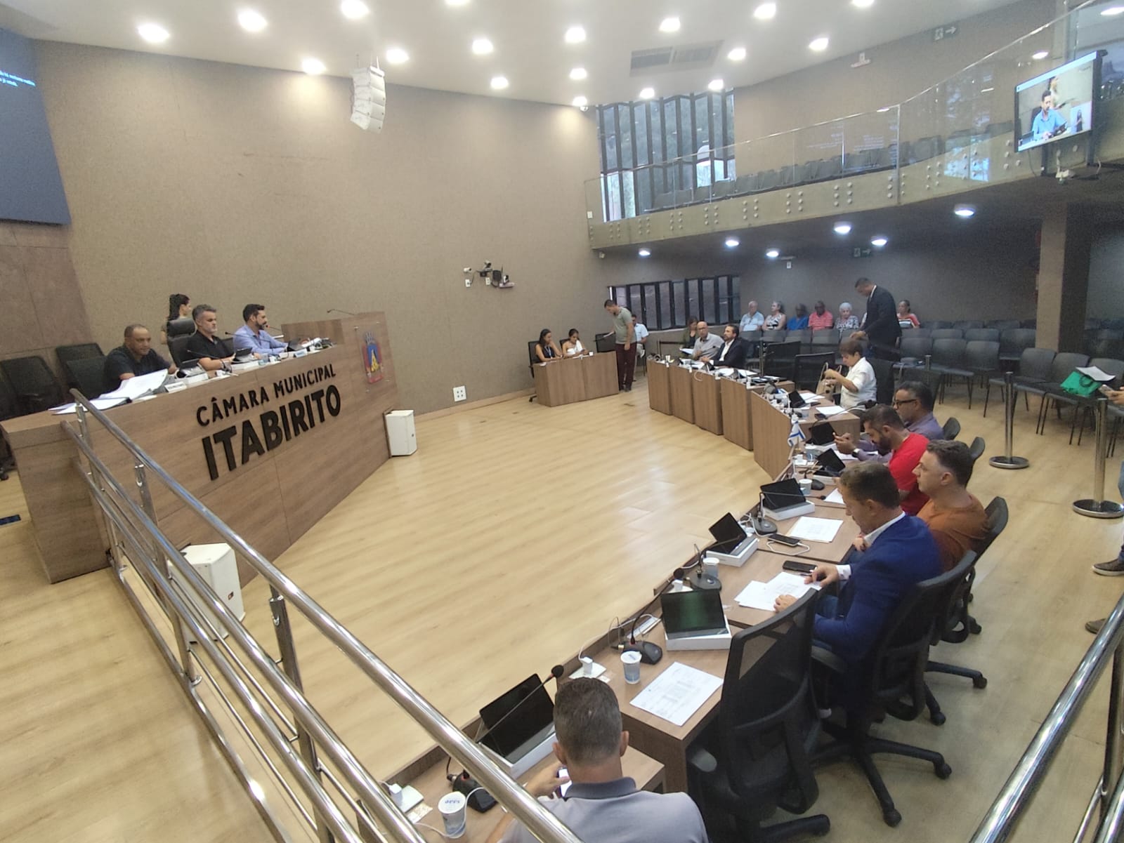 Câmara de Itabirito discute Projetos de Lei em diferentes etapas de tramitação durante reunião ordinária