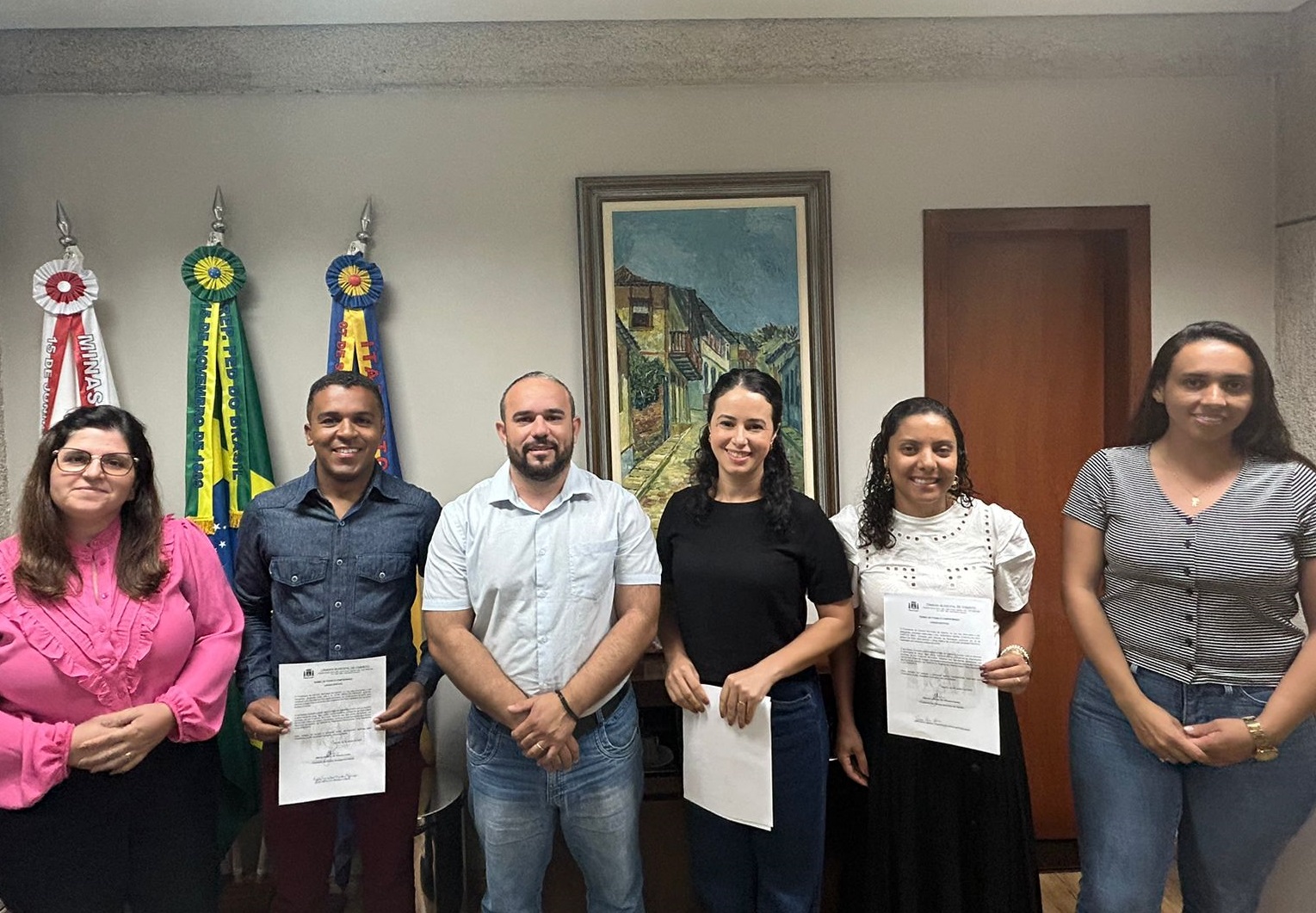 Câmara de Itabirito empossa novos auxiliares administrativos aprovados em concurso público