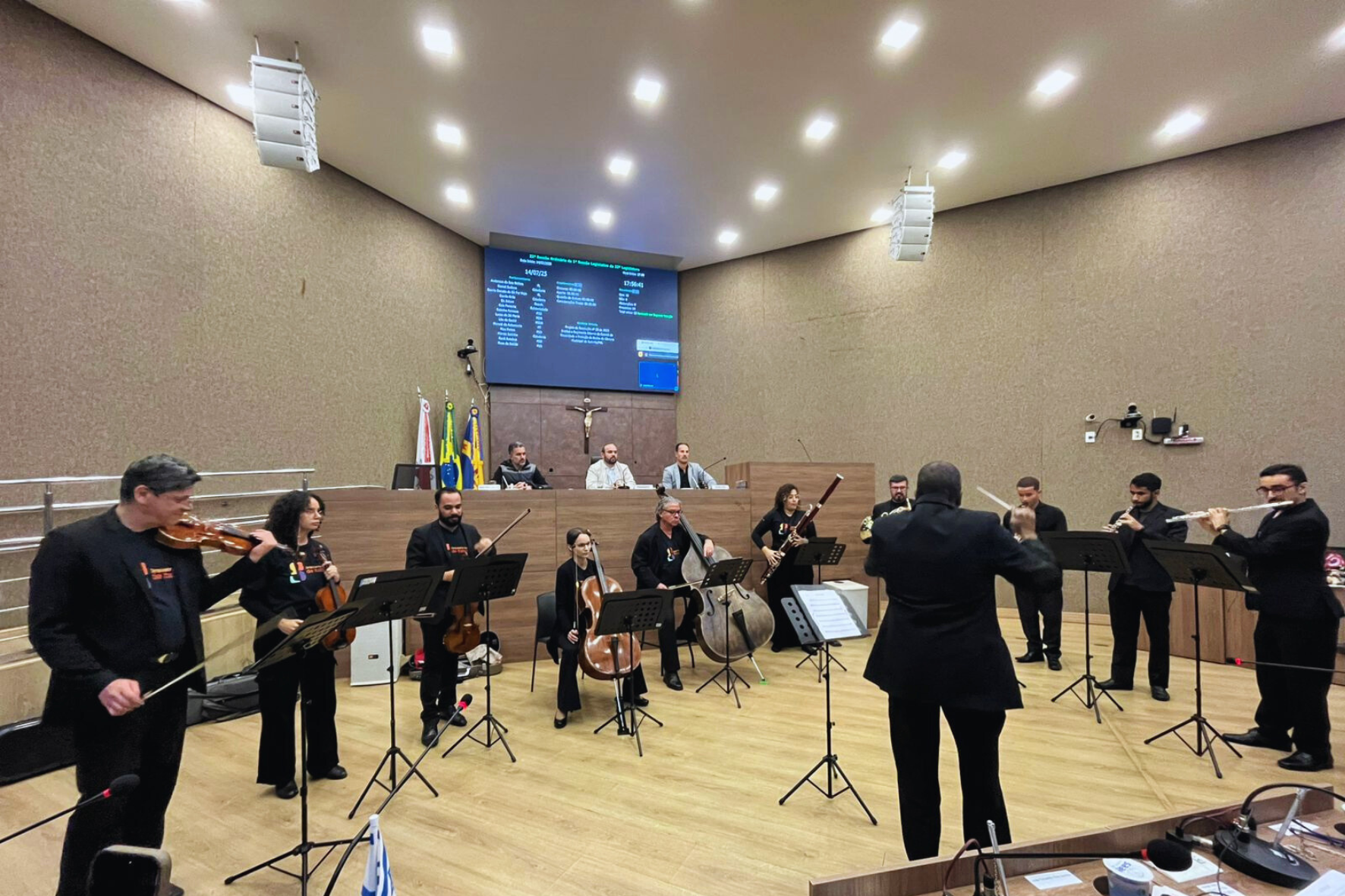 Câmara de Itabirito recebe apresentação do Instituto Cultural O Berço da Orquestra