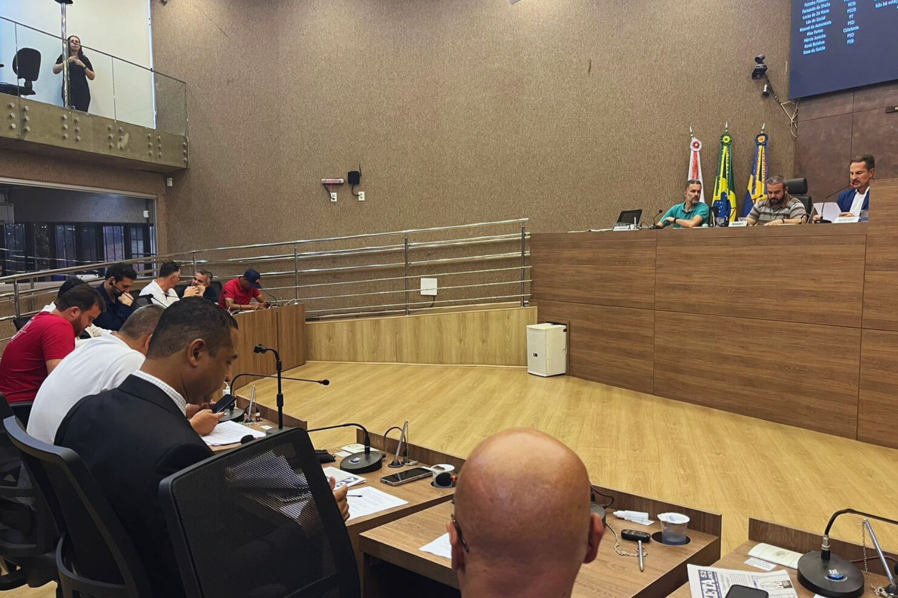 Câmara de Itabirito vota 12 projetos em Redação Final e recebe novas propostas