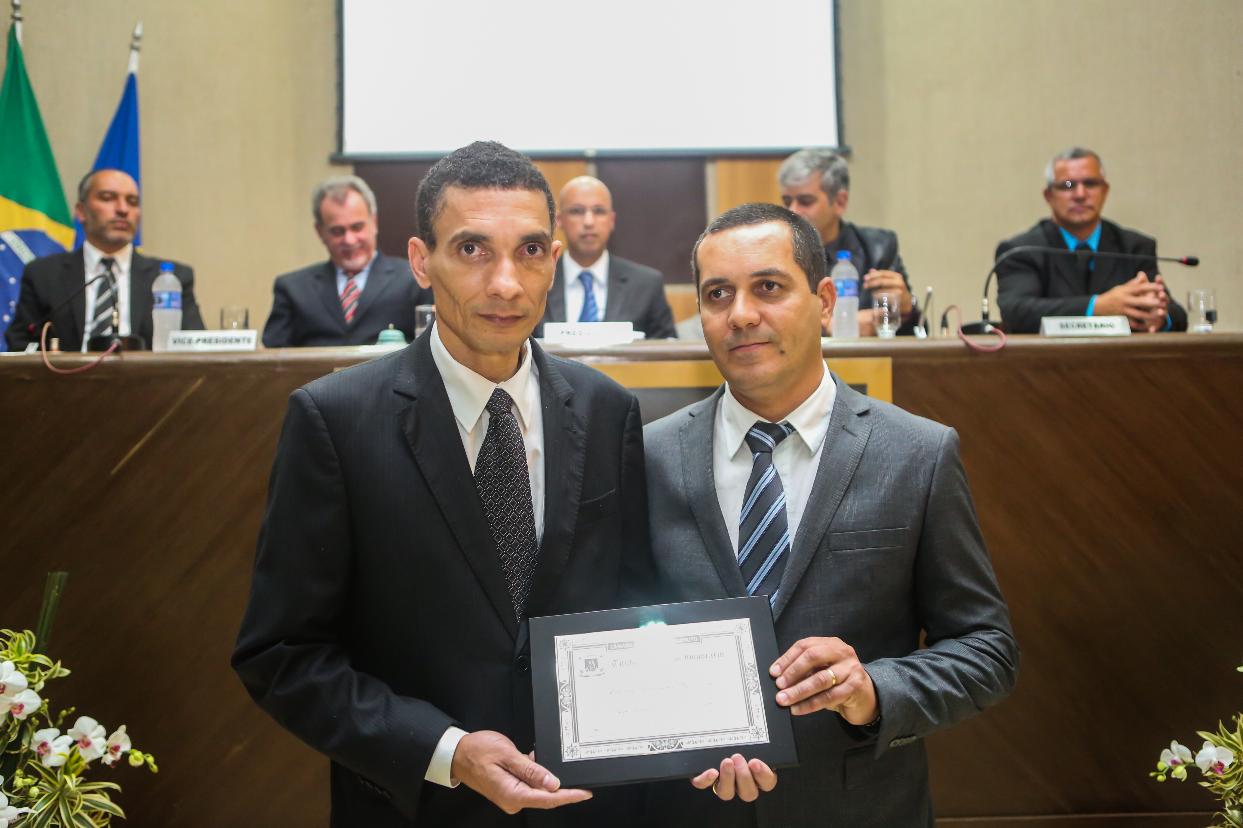 Câmara de Itabirito realiza entrega de Honrarias