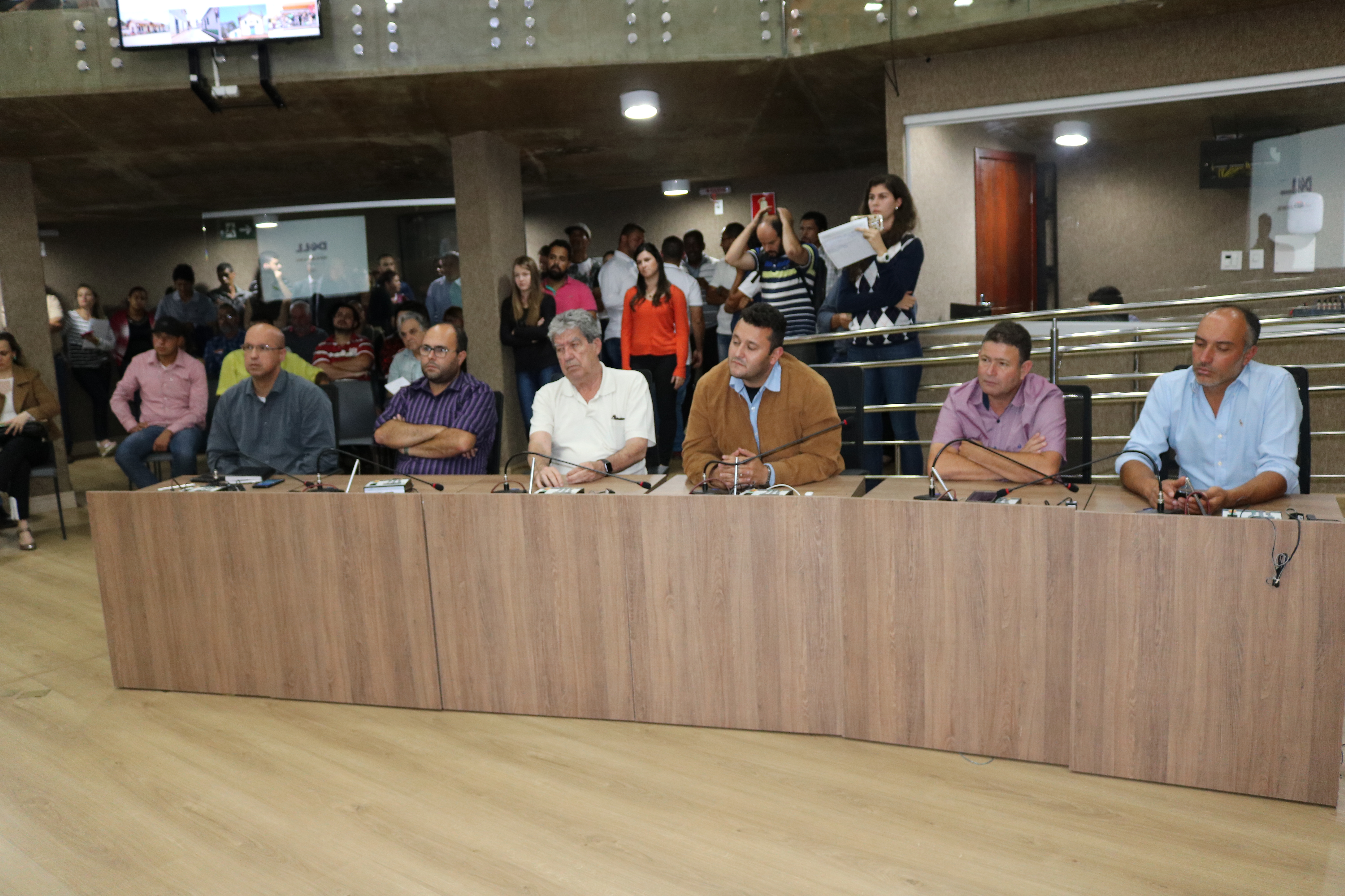 Audiência Pública de lançamento da revisão do Plano Diretor, promovida pela PMI, é realizada no Plenário da Câmara Municipal de Itabirito. 