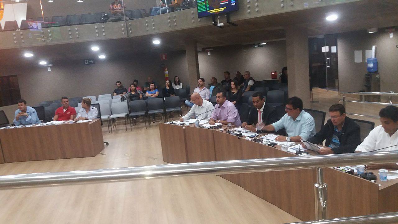 Câmara aprova reajuste salarial para professores municipais de Itabirito.