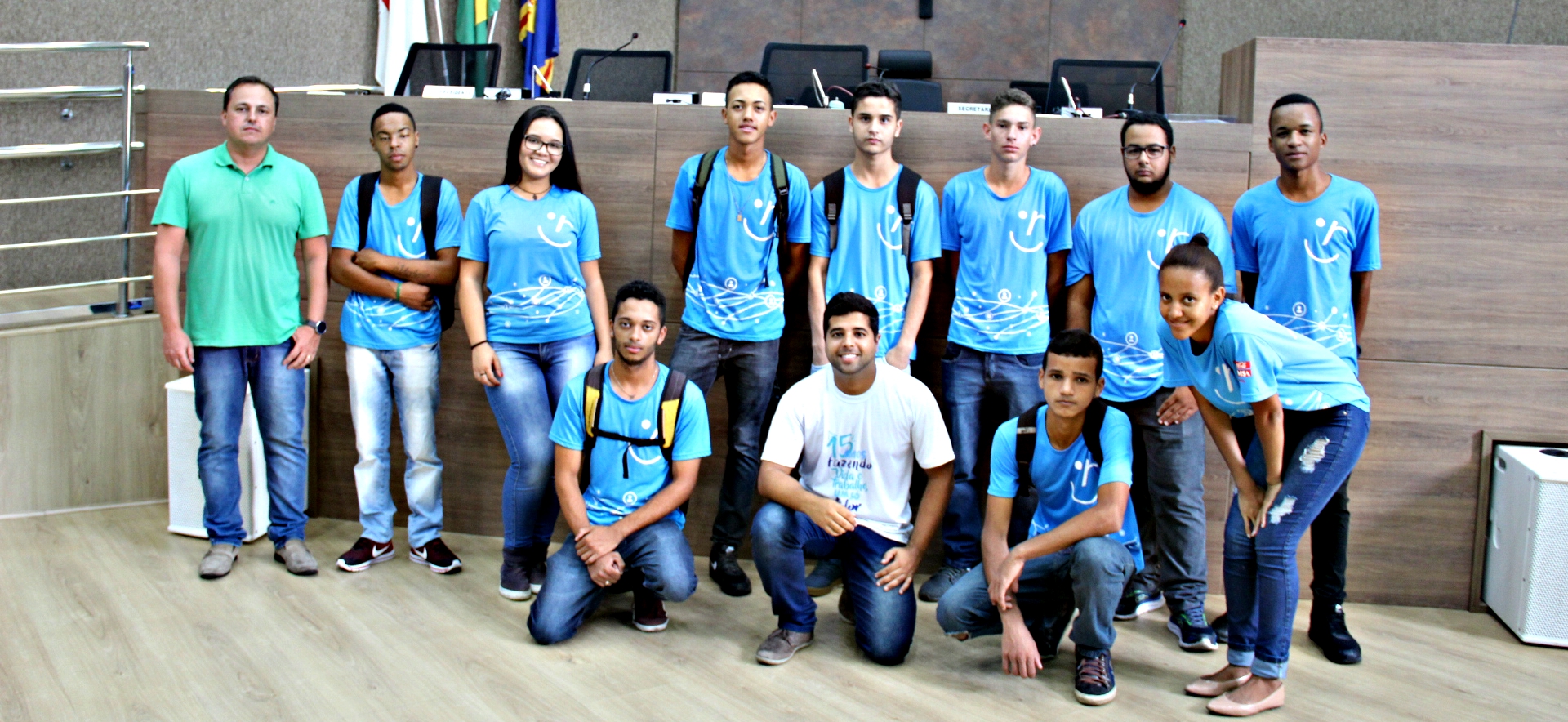 Jovens da ONG Rede Cidadã se interam a respeito do trabalho na Câmara de Itabirito