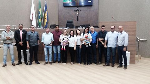 Representantes do "Projeto Presença" promovem a valorização e o respeito do direito das crianças na Câmara Municipal de Itabirito. 