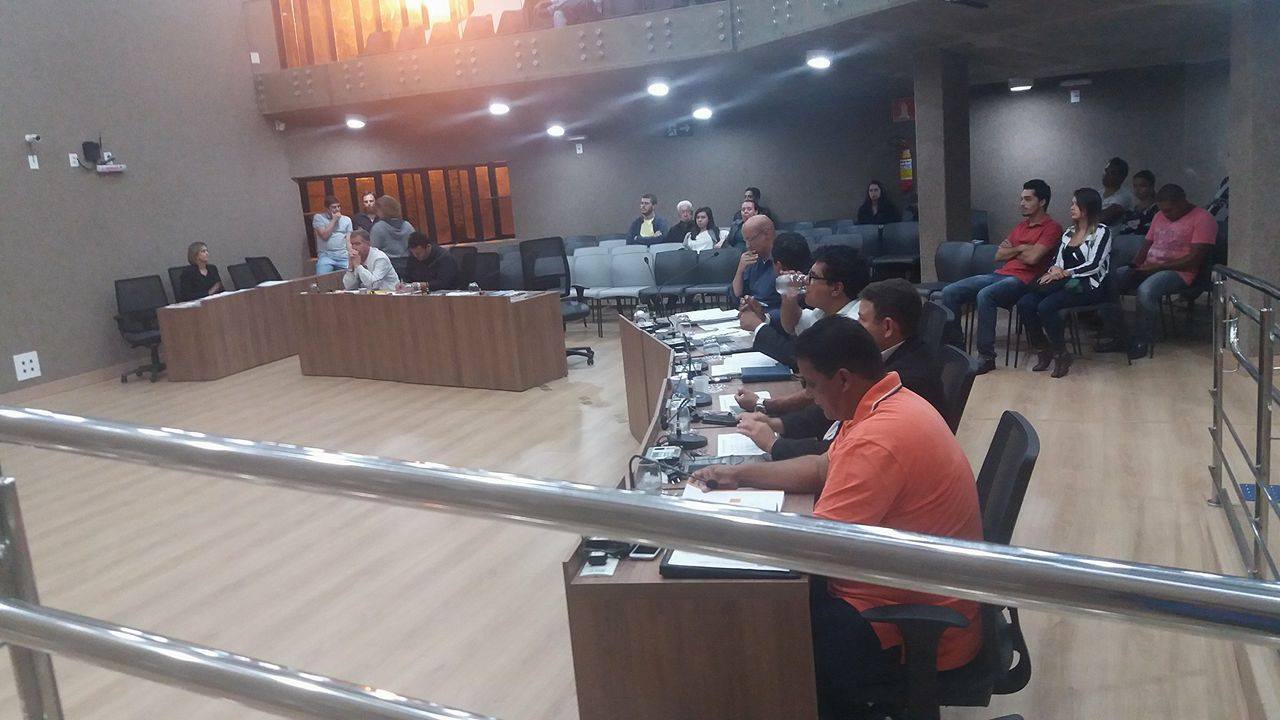 Vereadores se reuniram para a 11ª Sessão Ordinária no plenário da Câmara Municipal.