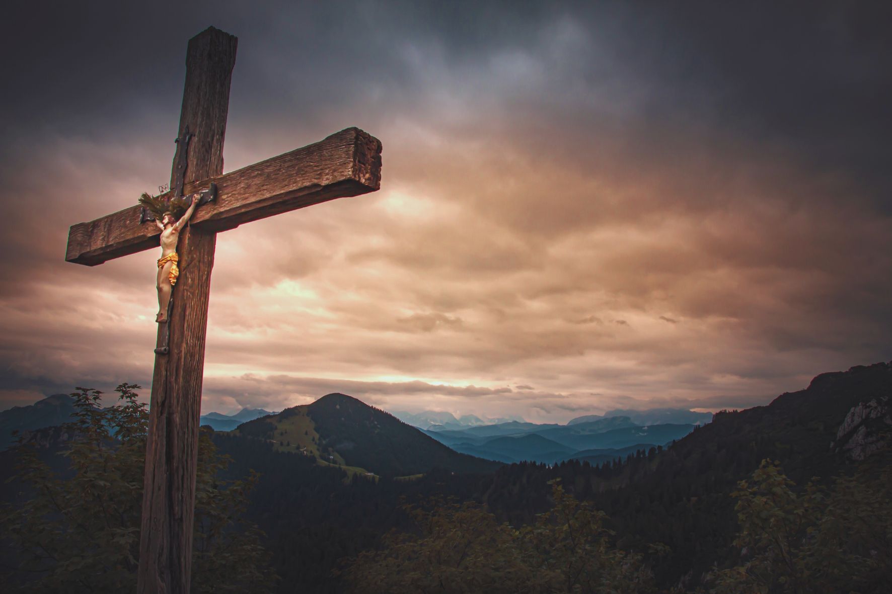 Itabirito proíbe uso pejorativo de símbolos religiosos em eventos públicos