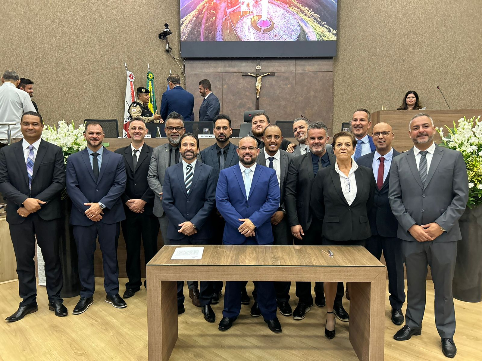 Prefeito, vice e vereadores tomam posse em Itabirito