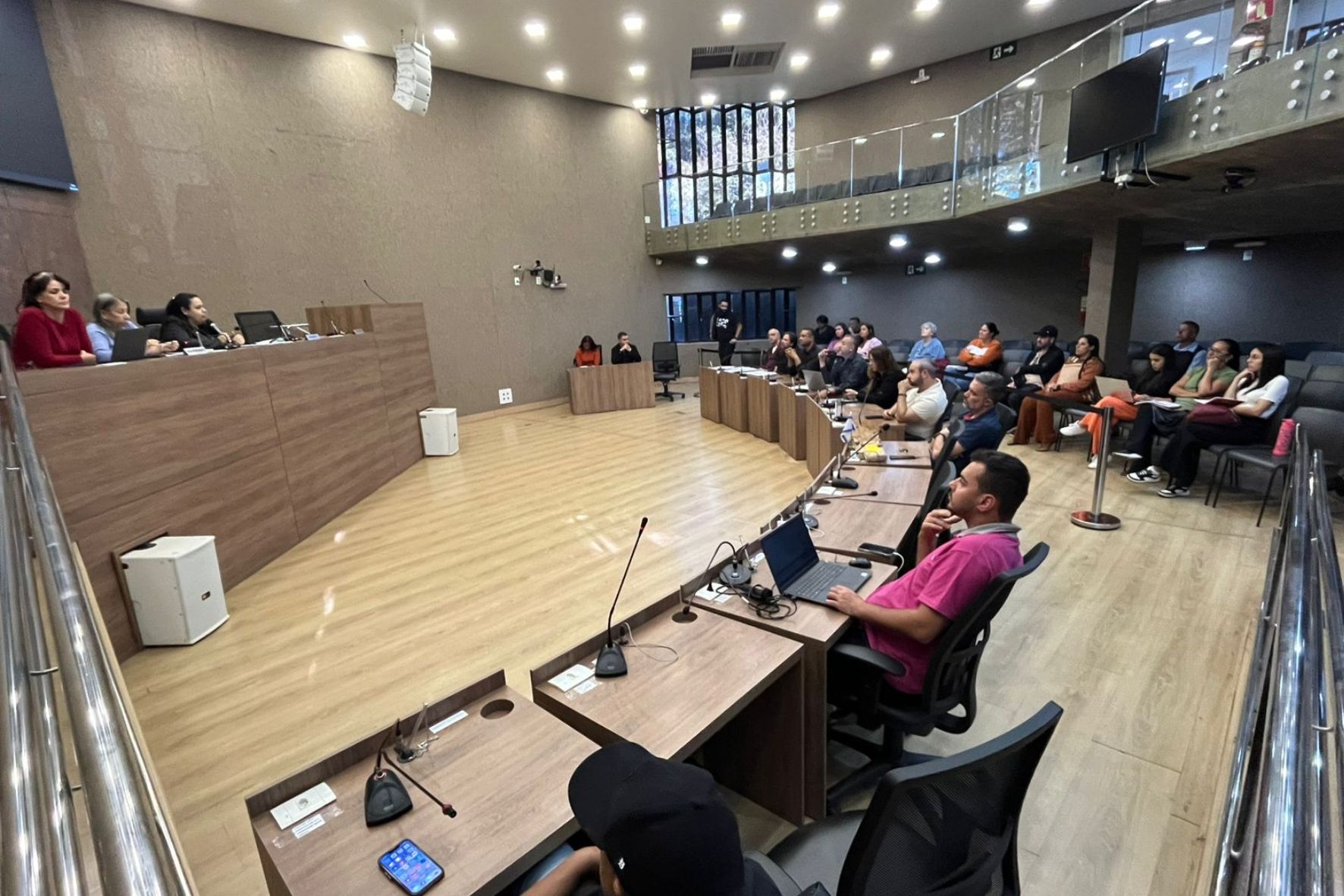 Secretária de Planejamento participa de reunião na Câmara de Itabirito